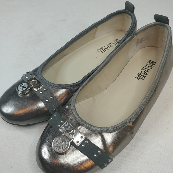 Michael Kors "Viva" Ballet Pewter Leather Flats Sh - Picture 7 of 8